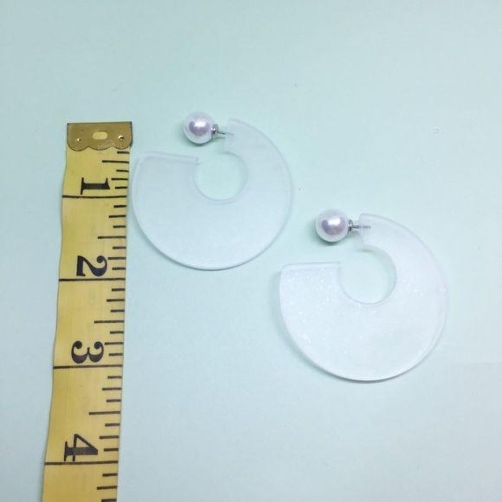 Handmade Pearl Resin Hoop Earrings - Picture 4 of 4